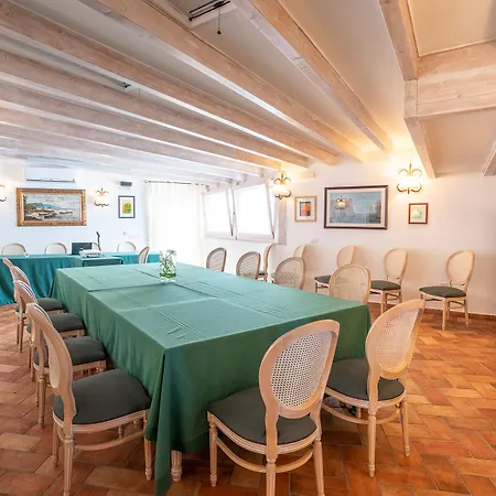 Covo Dei Saraceni 4* بولينيانو آ ماري